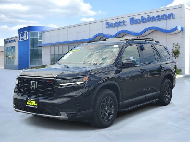Certified 2025 Honda Pilot TrailSport image 2