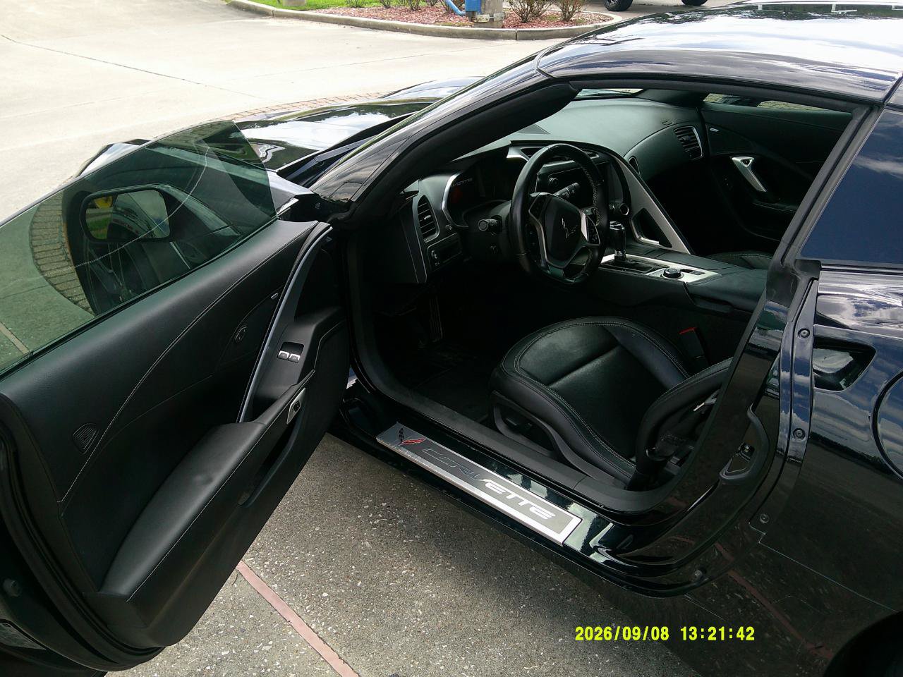Used 2019 Chevrolet Corvette Stingray Coupe w/ Z51 1LT RWD image 8