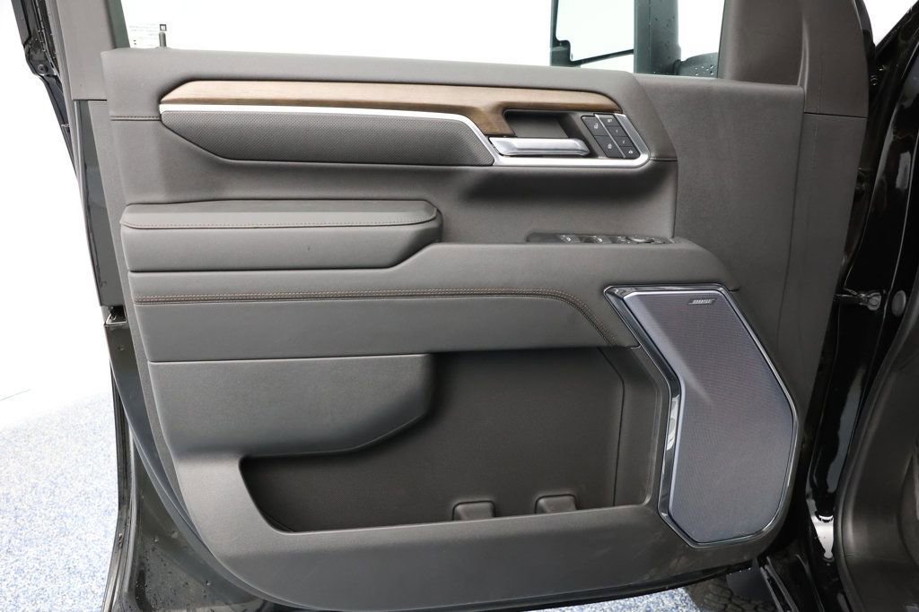 Used 2024 Chevrolet Silverado 2500 High Country w/ High Country Premium Package image 8