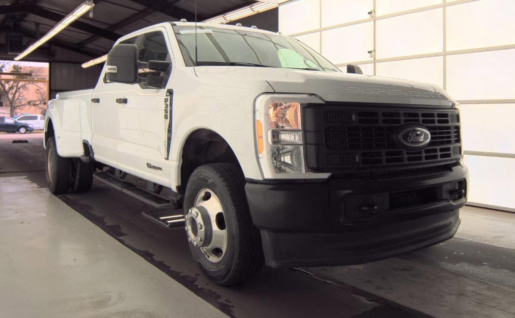 Used 2023 Ford F350 XL image 1