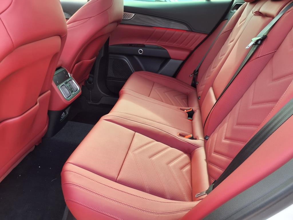 New 2025 Maserati Grecale GT image 11
