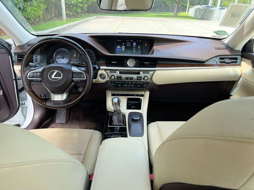 Used 2016 Lexus ES 350 w/ Premium Package w/Wood Trim FWD image 20