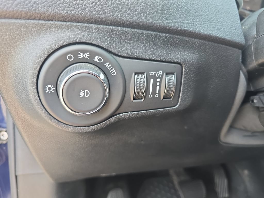 Used 2018 Jeep Compass Latitude w/ Popular Equipment Group AWD/4WD image 24