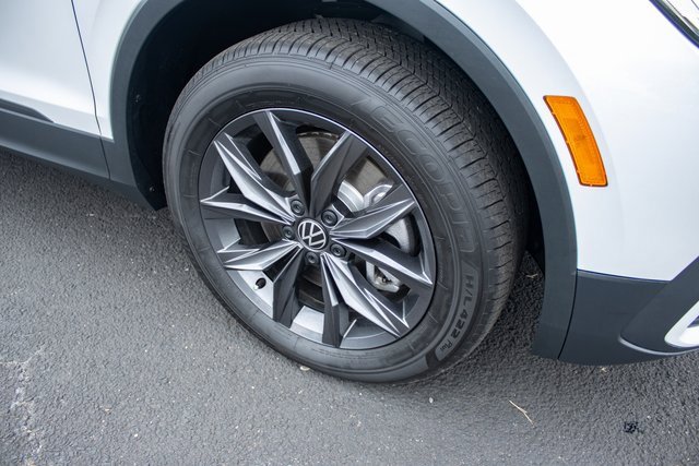 Used 2023 Volkswagen Tiguan SE image 9