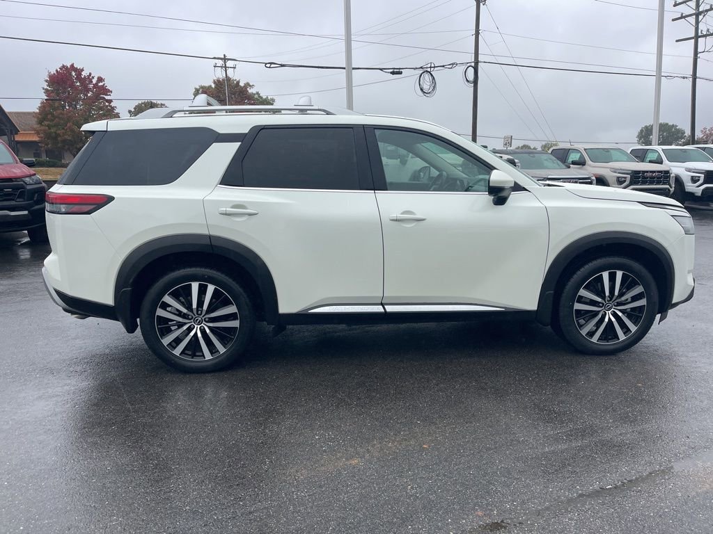 Used 2024 Nissan Pathfinder Platinum w/ Black Appearance Package image 6