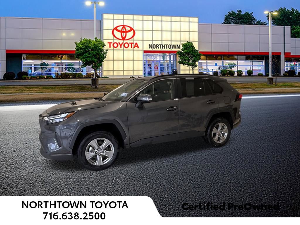 Used 2025 Toyota RAV4 XLE AWD/4WD image 2