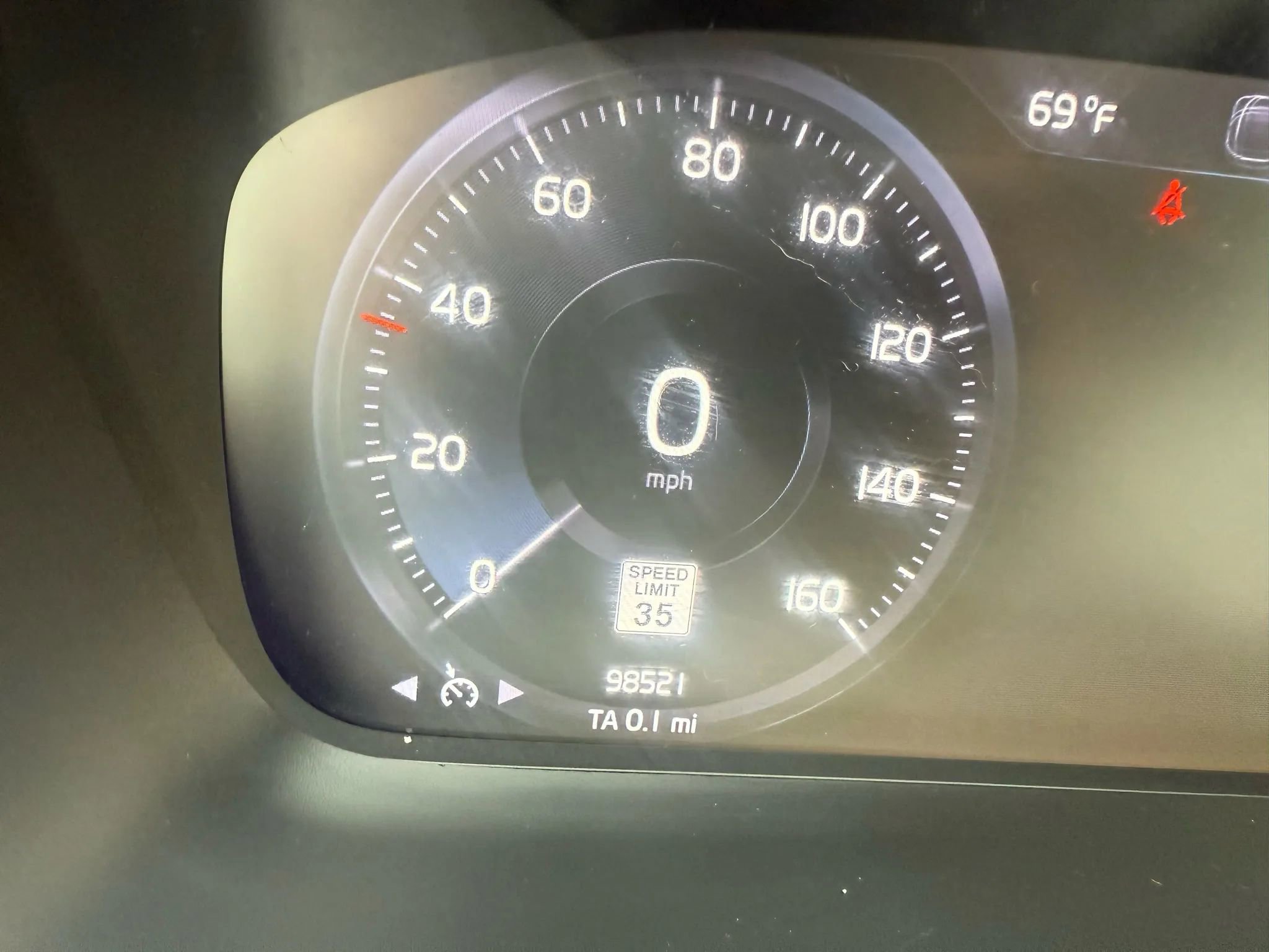 Used 2022 Volvo XC40 T5 Momentum image 11