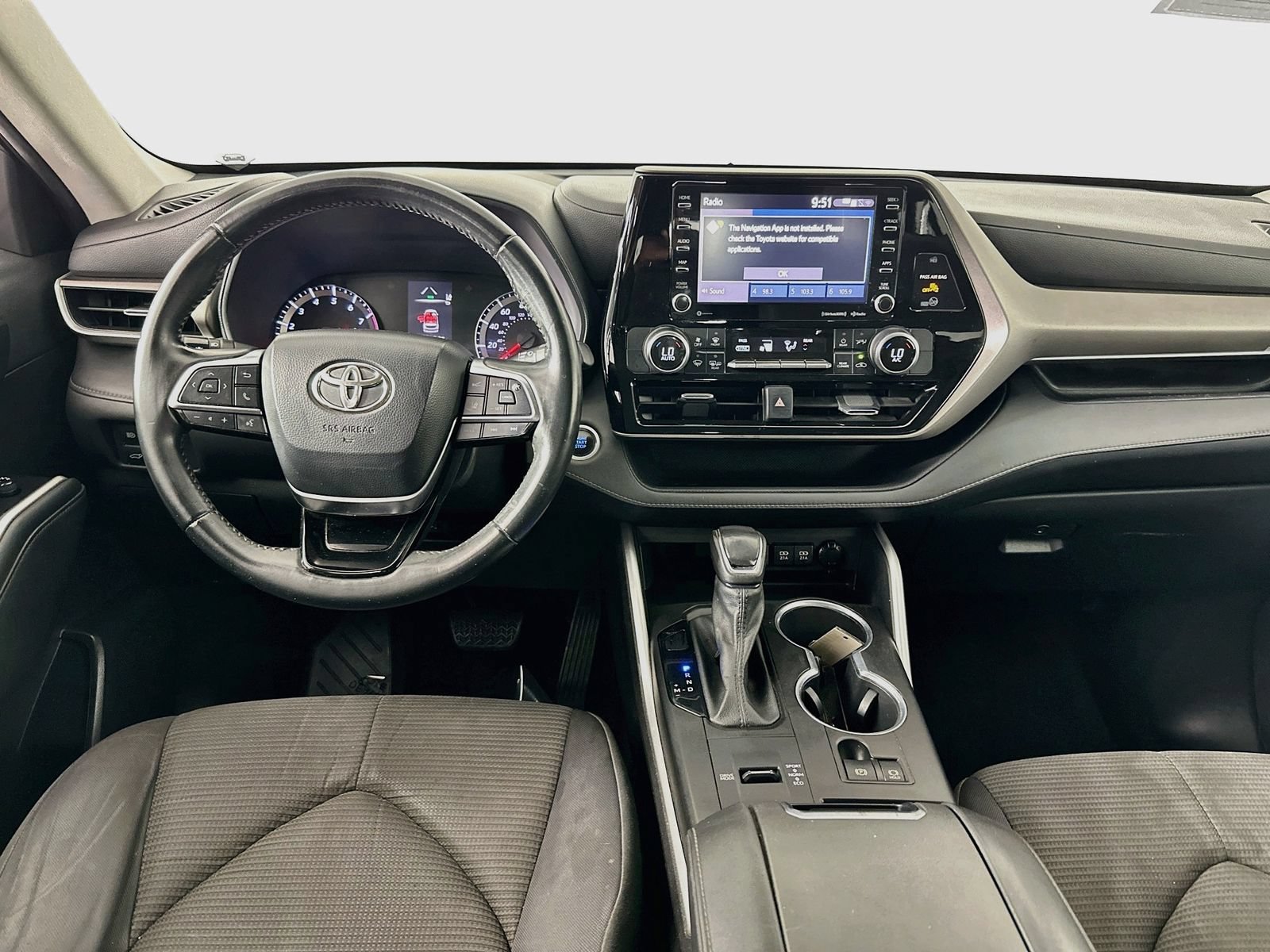 Used 2021 Toyota Highlander LE FWD image 21