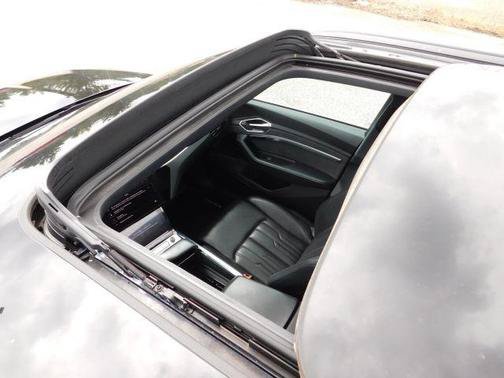 Used 2022 Audi e-tron S Premium Plus AWD/4WD image 9