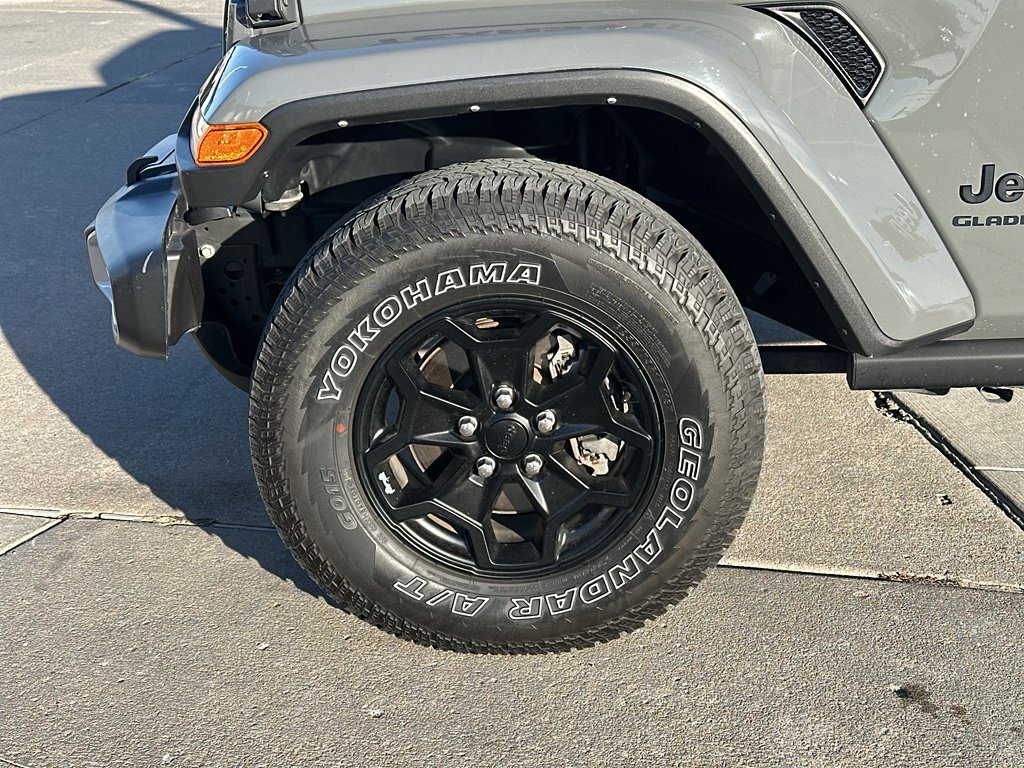 Used 2021 Jeep Gladiator Sport image 3