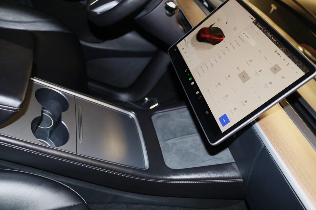 Used 2023 Tesla Model Y Performance image 46