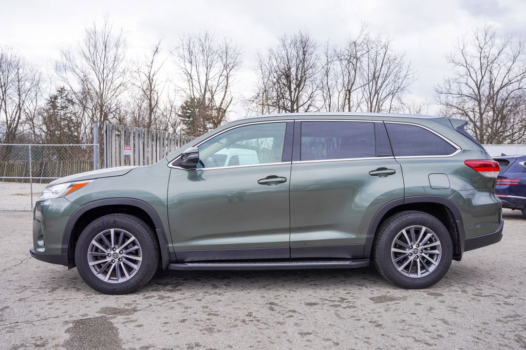 Used 2019 Toyota Highlander XLE w/ Carpet Mat Package (TMS) AWD/4WD image 4