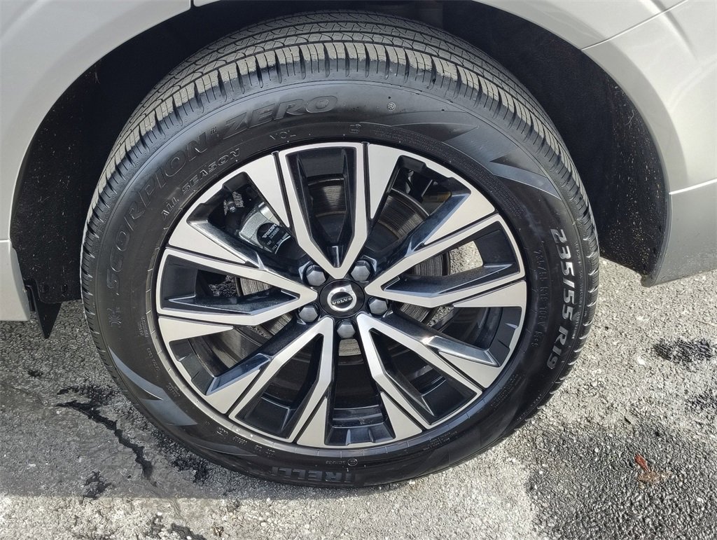 Used 2025 Volvo XC60 B5 Plus image 29