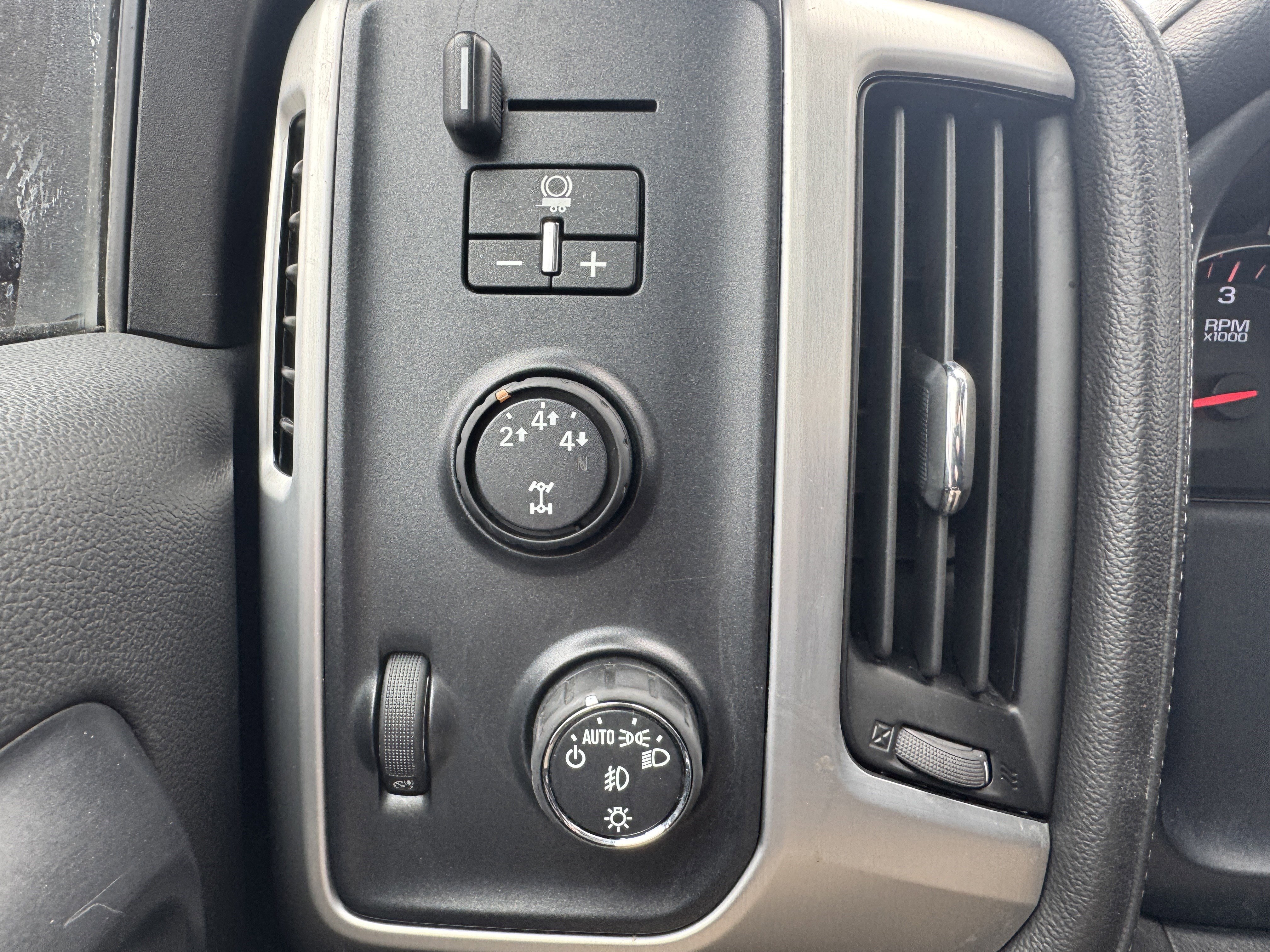Used 2015 GMC Sierra 2500 SLE w/ SLE Preferred Package AWD/4WD image 36