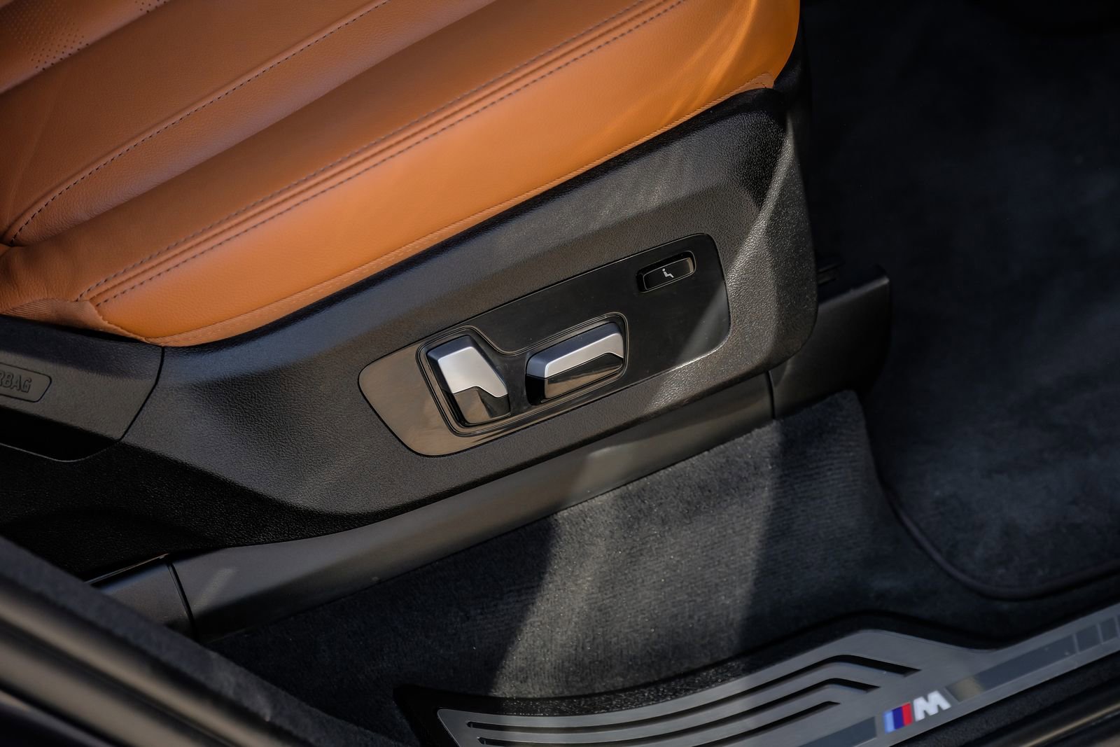 Used 2021 BMW X7 M50i w/ Executive Package image 41