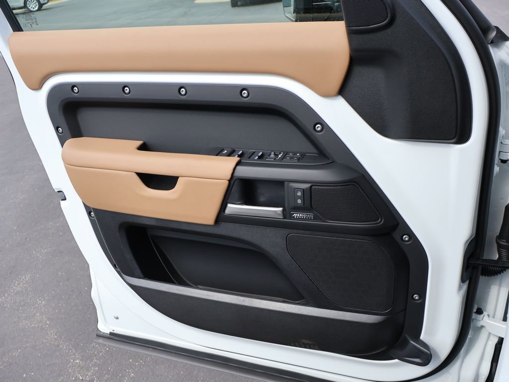 New 2026 Land Rover Defender 110 X-Dynamic SE image 35