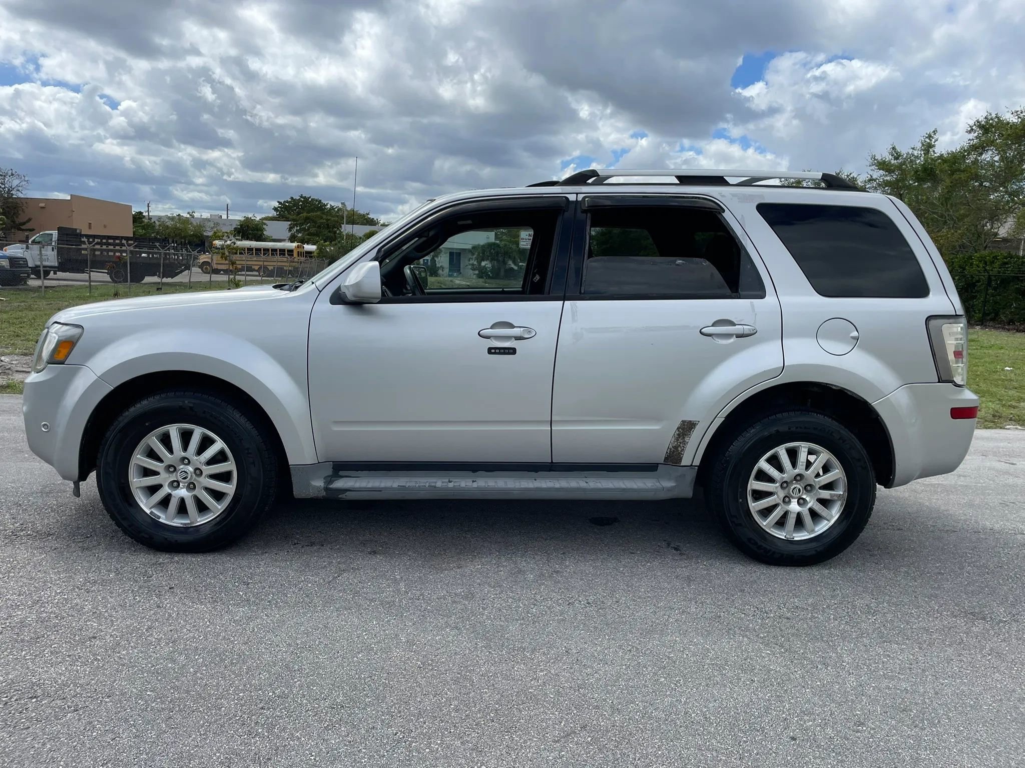 Used 2010 Mercury Mariner Premier image 7