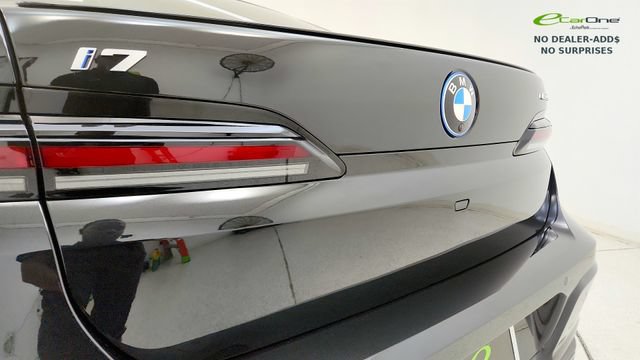Used 2025 BMW i7 xDrive60 w/ Executive Package RWD image 26