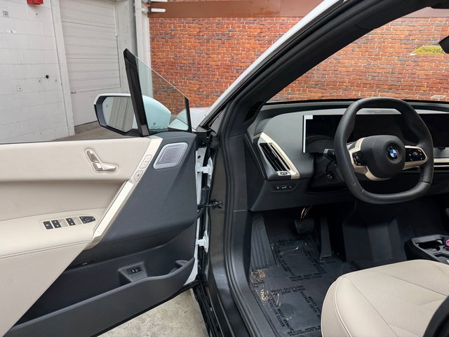 Used 2026 BMW iX xDrive45 image 9