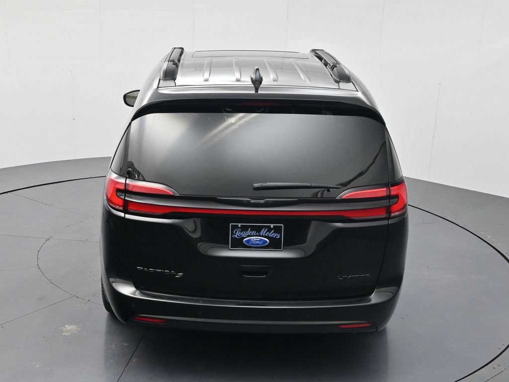 Used 2025 Chrysler Pacifica Limited FWD image 37