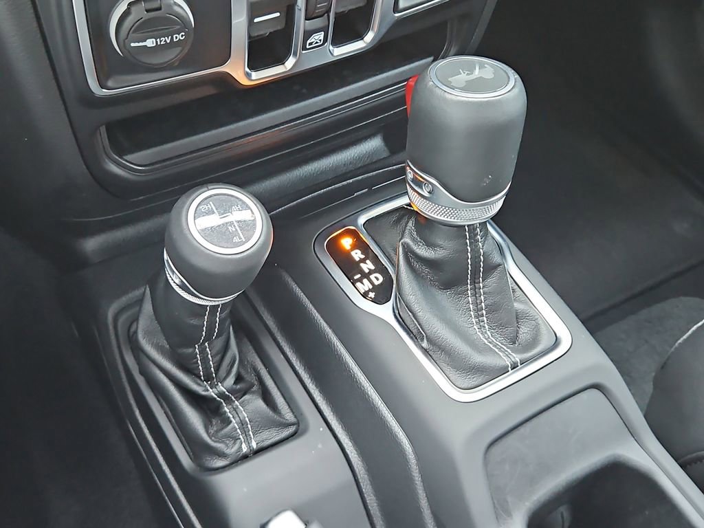 Used 2023 Jeep Wrangler Unlimited Sahara w/ Cold Weather Group AWD/4WD image 25