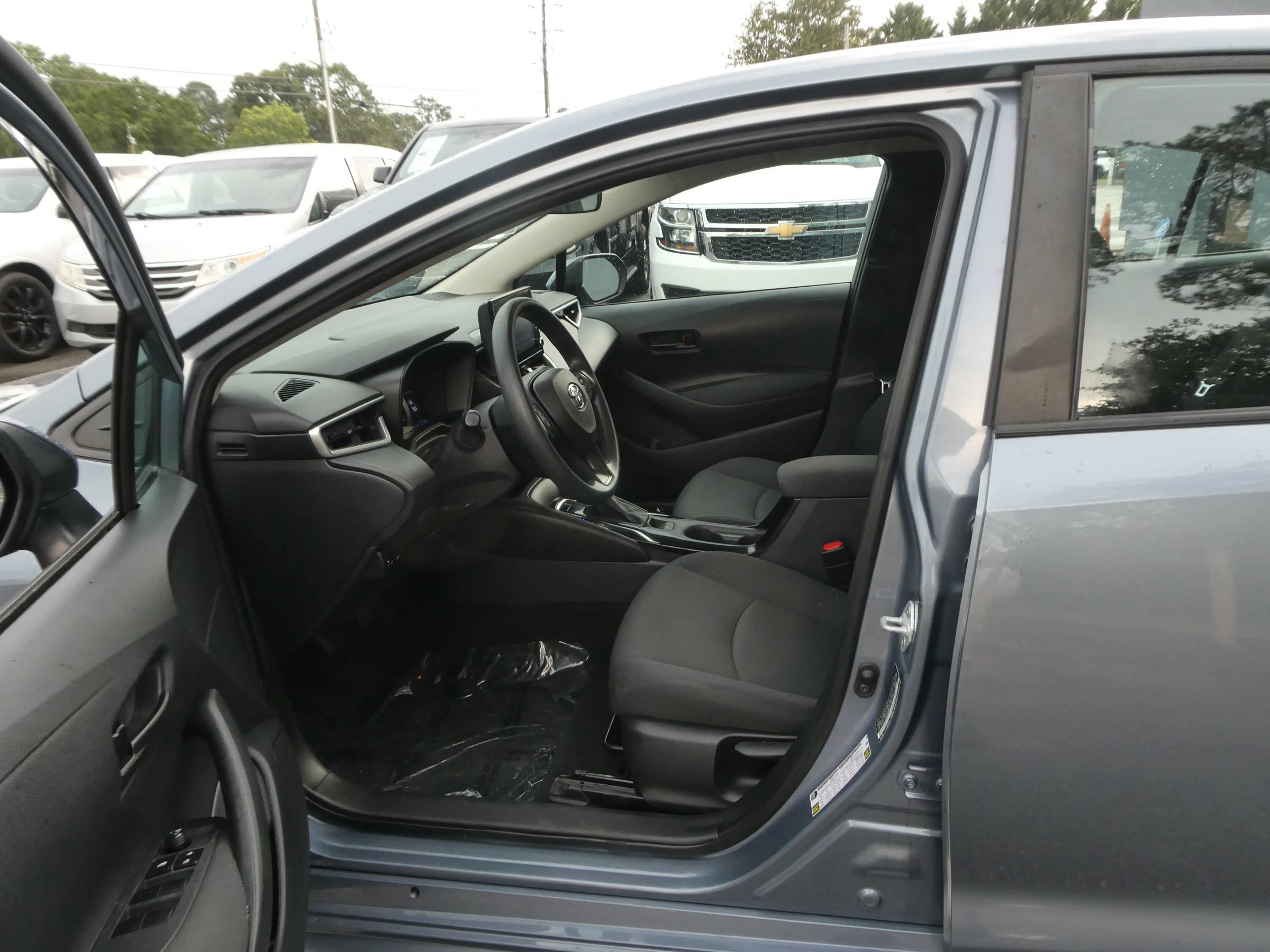 Used 2022 Toyota Corolla LE FWD image 12