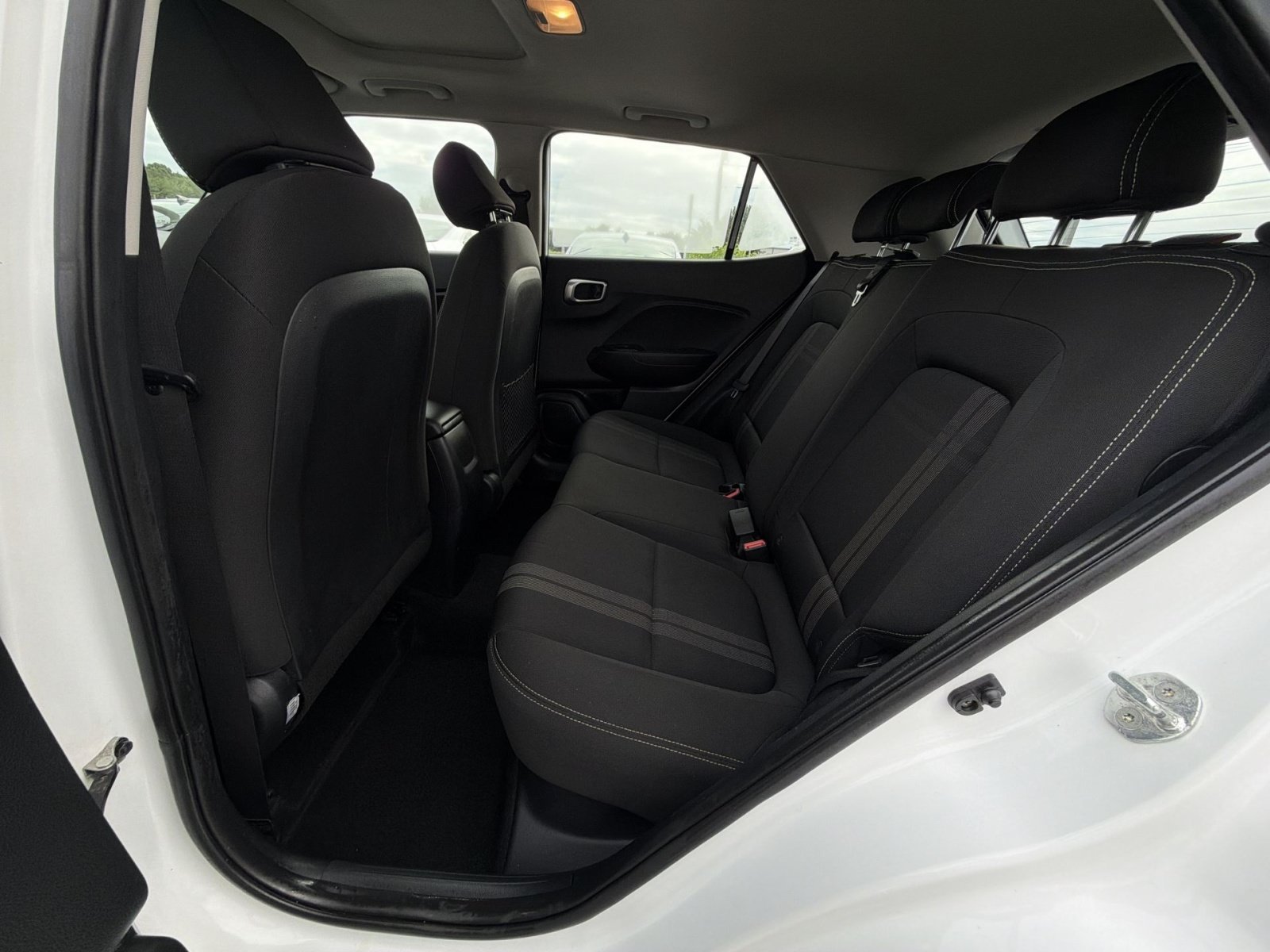 Used 2022 Hyundai Venue SEL FWD image 25