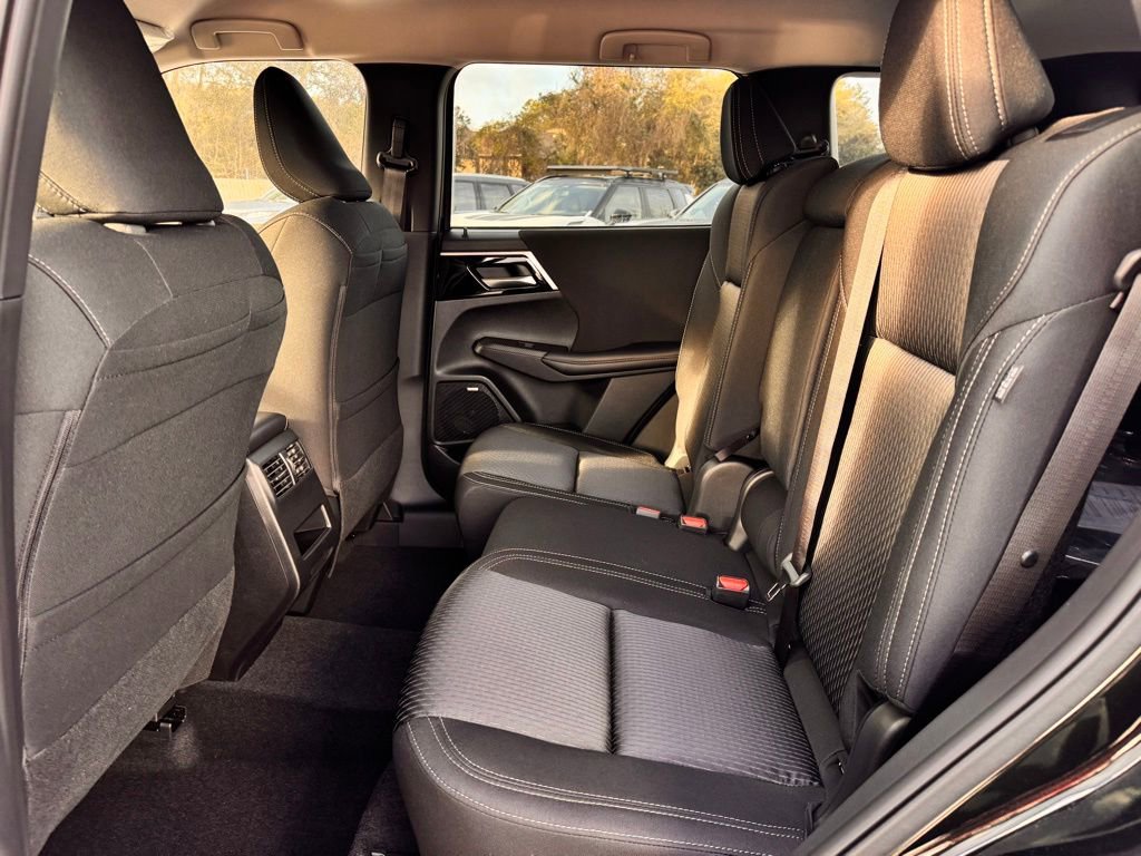 New 2026 Mitsubishi Outlander ES FWD image 14