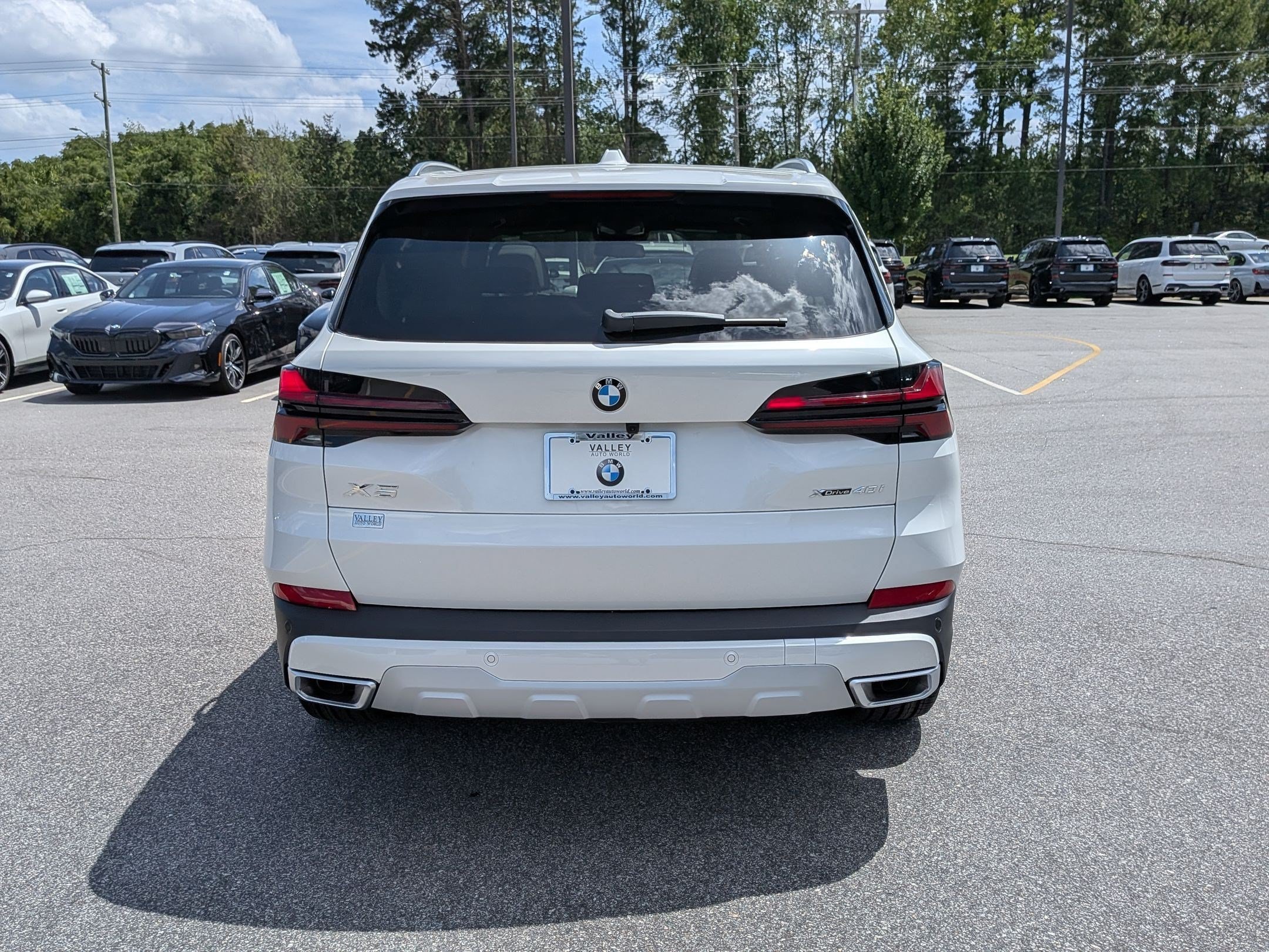 New 2026 BMW X5 xDrive40i w/ Climate Comfort Package AWD/4WD image 4