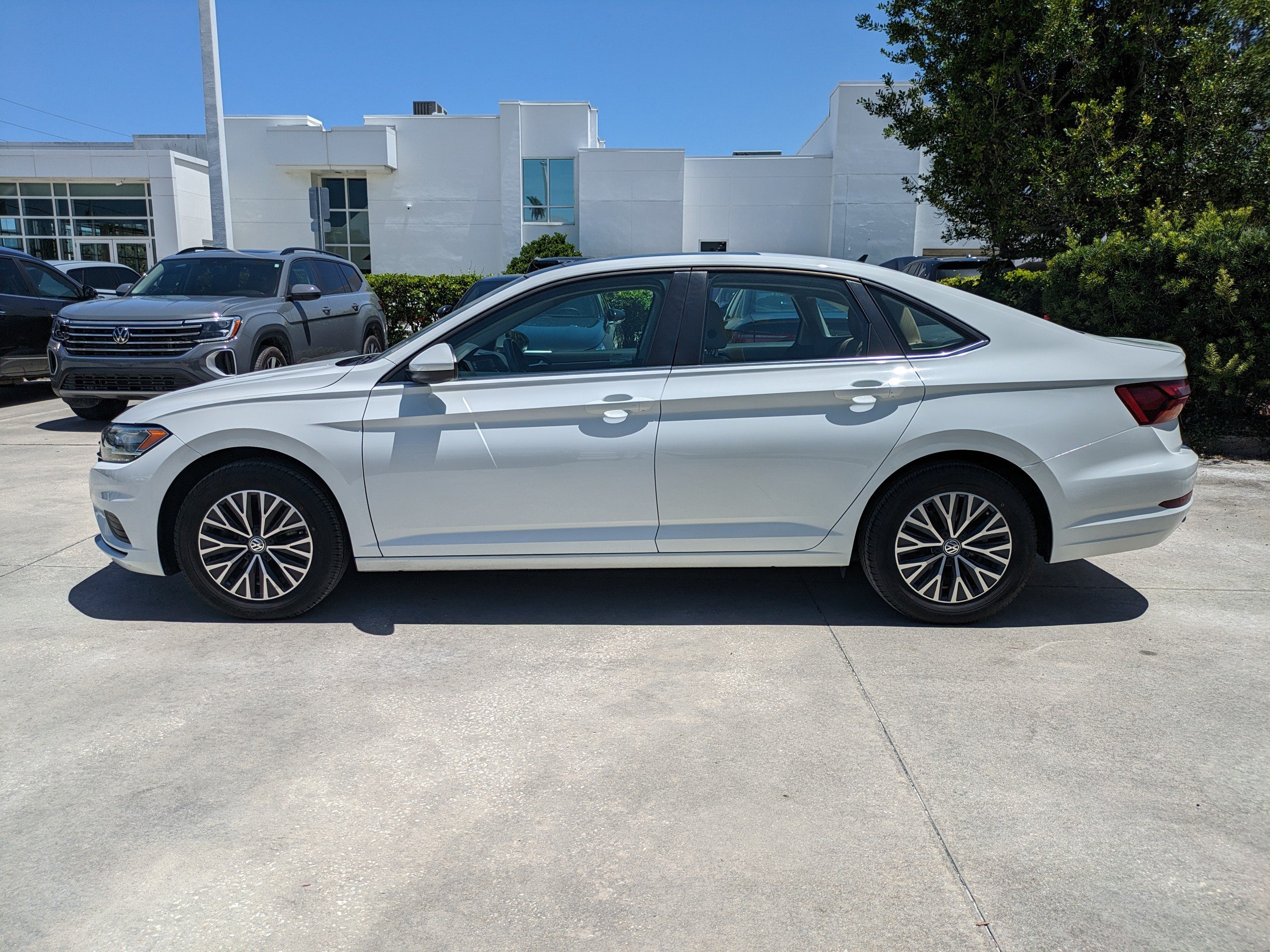 Used 2019 Volkswagen Jetta SE w/ Cold Weather Package FWD image 7