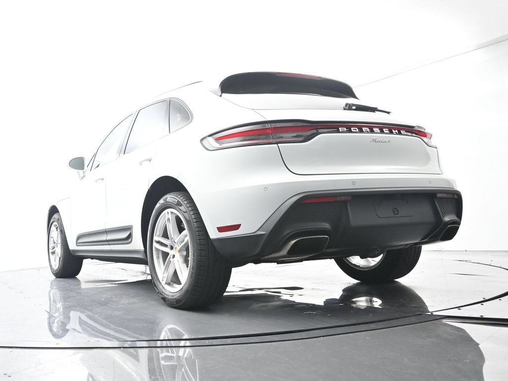 Certified 2022 Porsche Macan AWD/4WD image 48
