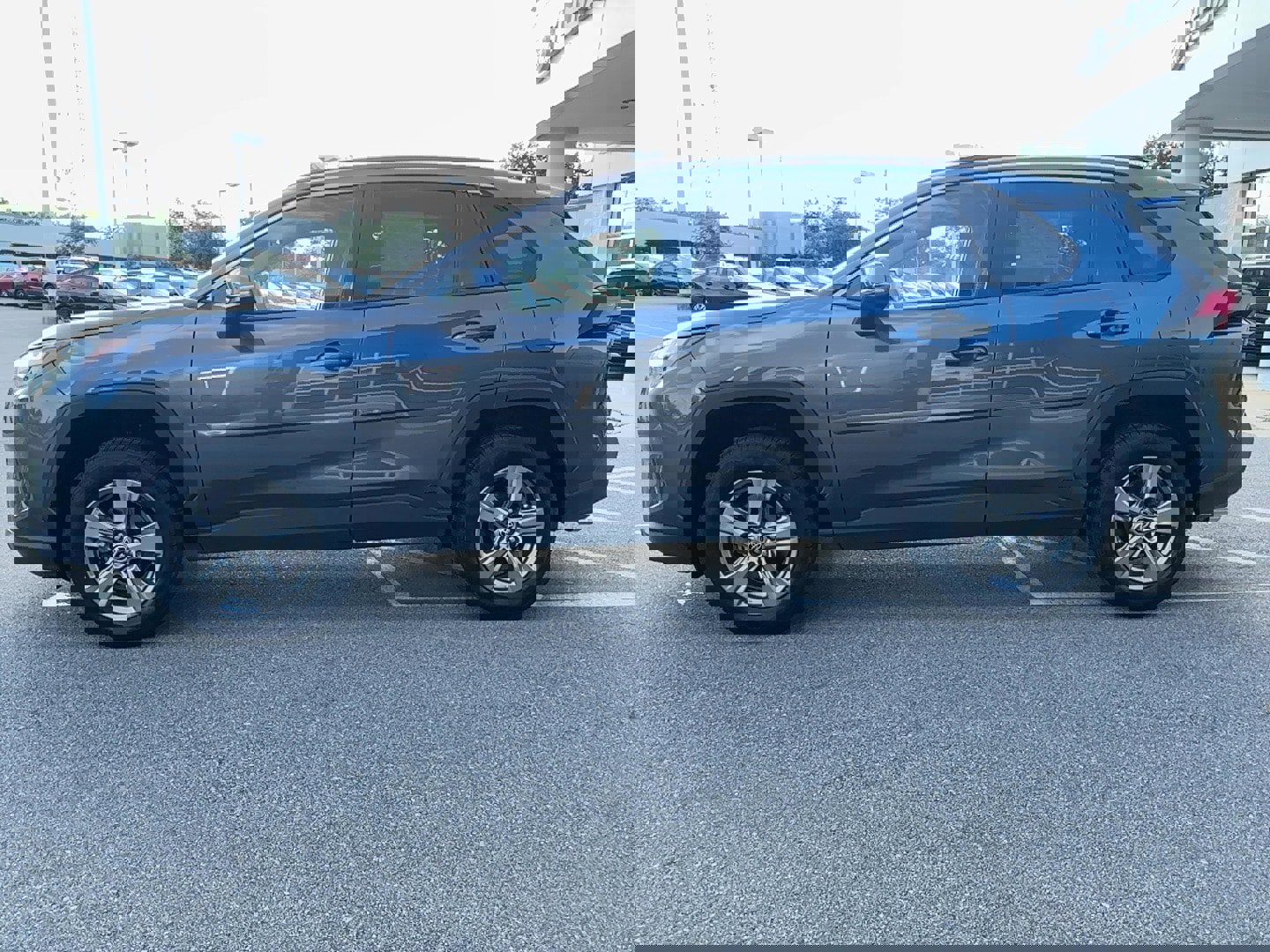 Used 2022 Toyota RAV4 XLE image 4