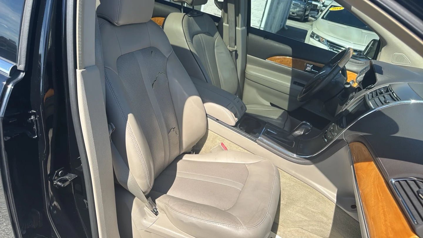 Used 2012 Lincoln MKX FWD w/ Wood Pkg image 32