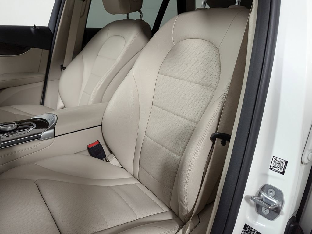 Used 2019 Mercedes-Benz GLC 300 4MATIC image 16