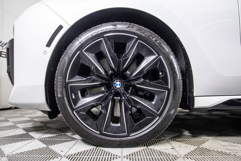 Used 2025 BMW 740i w/ Premium Package RWD image 44