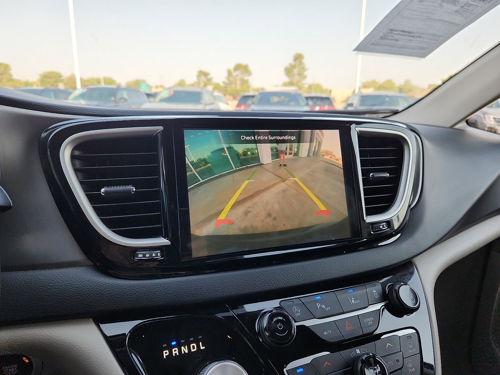 Used 2023 Chrysler Pacifica Touring-L FWD image 18