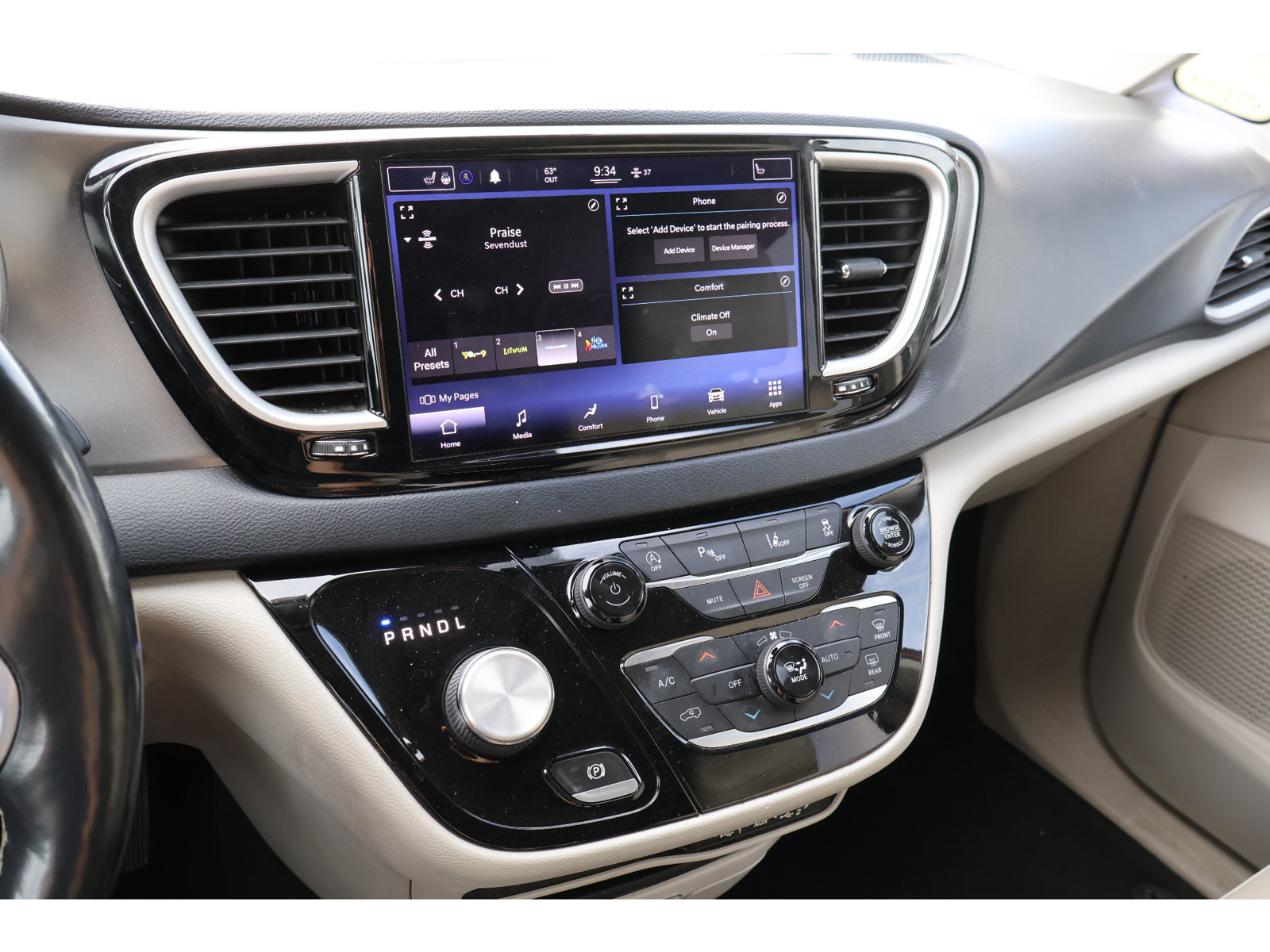 Used 2021 Chrysler Pacifica Touring-L FWD image 10