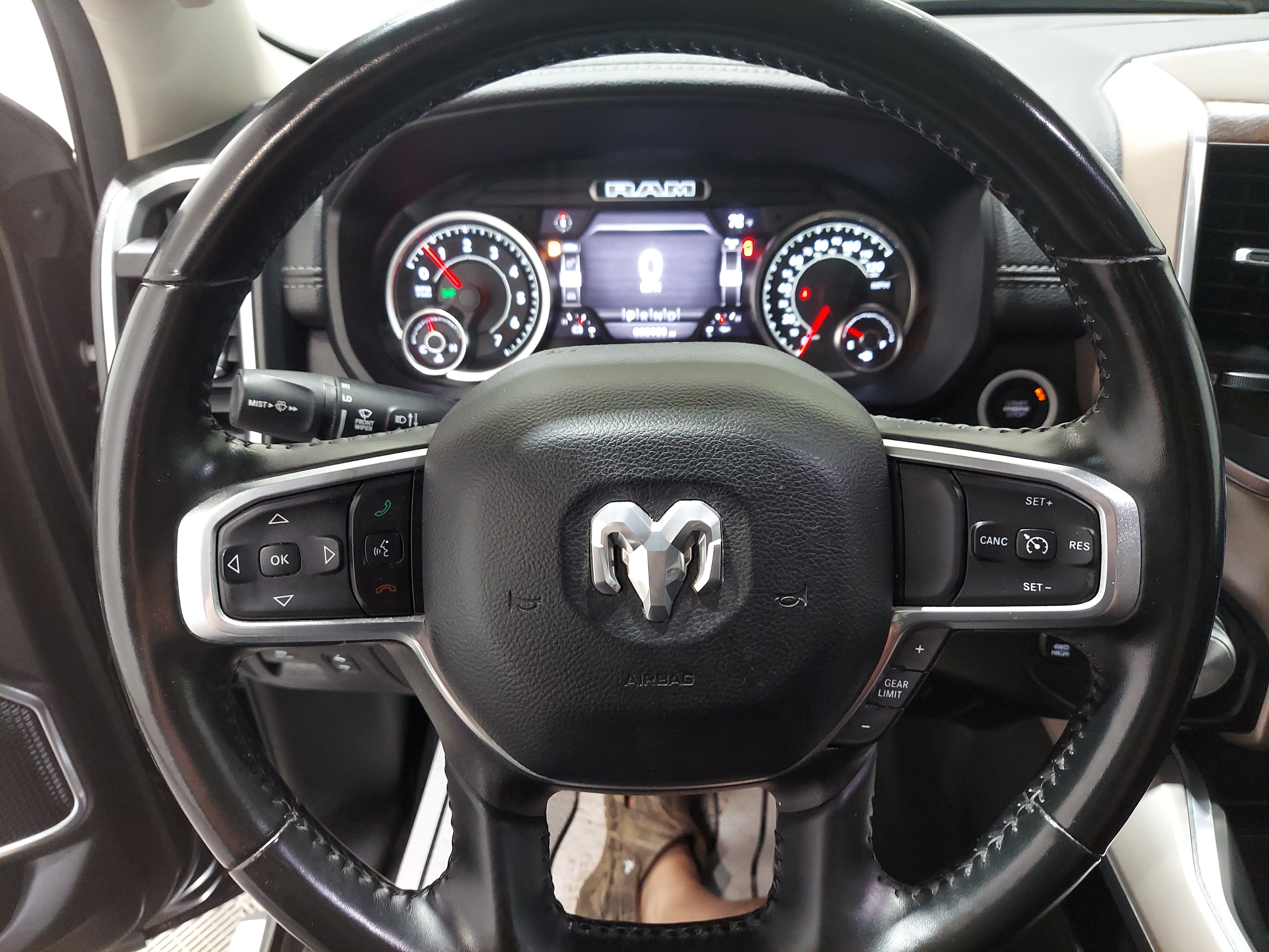 Used 2022 RAM 1500 Laramie AWD/4WD image 9