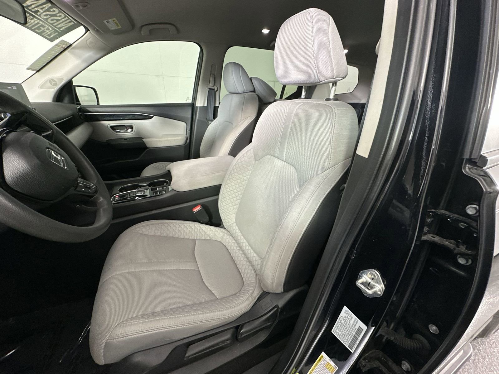 Used 2023 Honda Pilot LX image 15