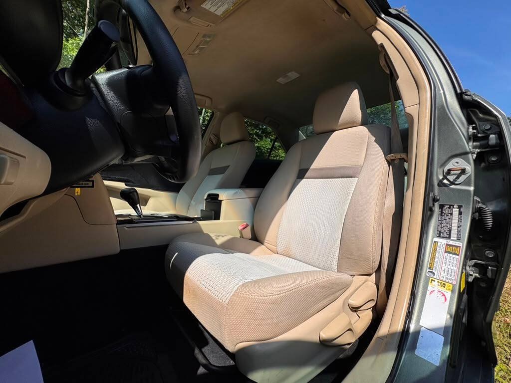 Used 2012 Toyota Camry FWD image 12