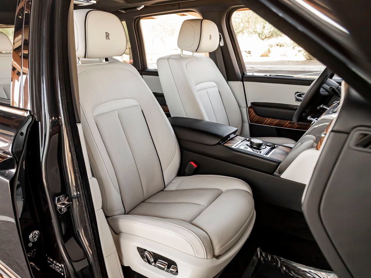 Certified 2019 Rolls-Royce Cullinan AWD/4WD image 37