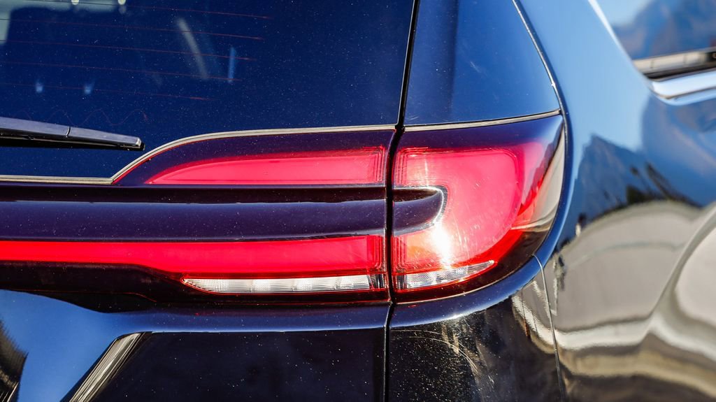 Certified 2024 Chrysler Pacifica Touring-L image 10