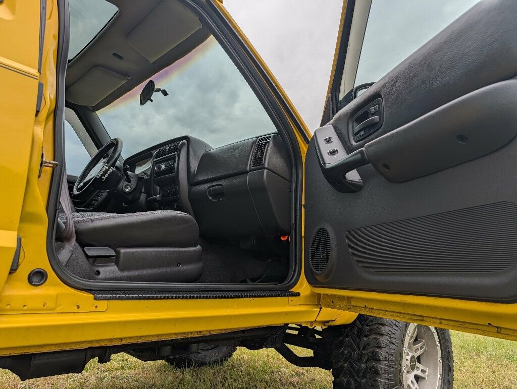 Used 2001 Jeep Cherokee Sport image 39