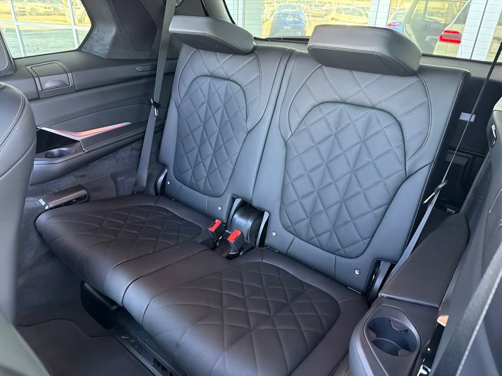 Used 2027 BMW X7 xDrive40i w/ M Sport Package AWD/4WD image 16