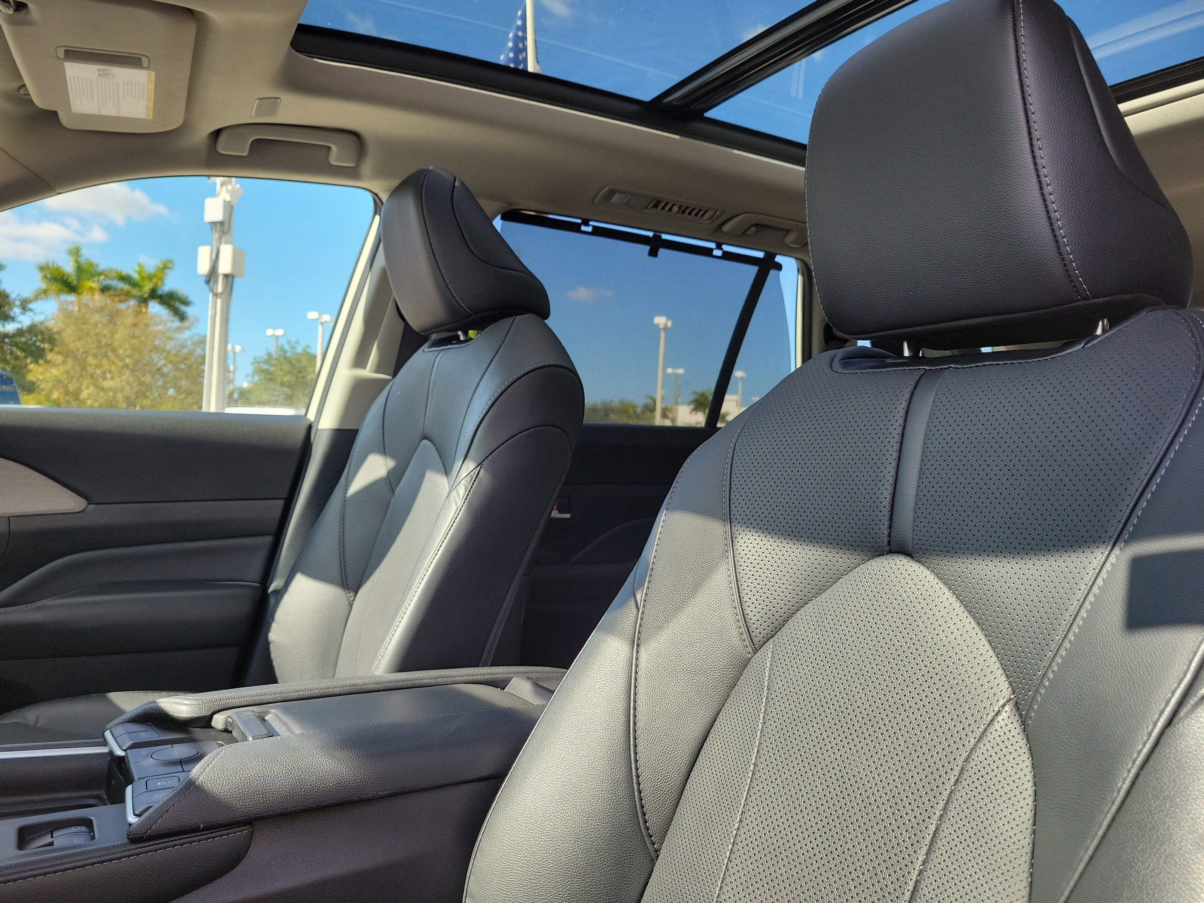 Used 2024 Toyota Grand Highlander Limited image 21