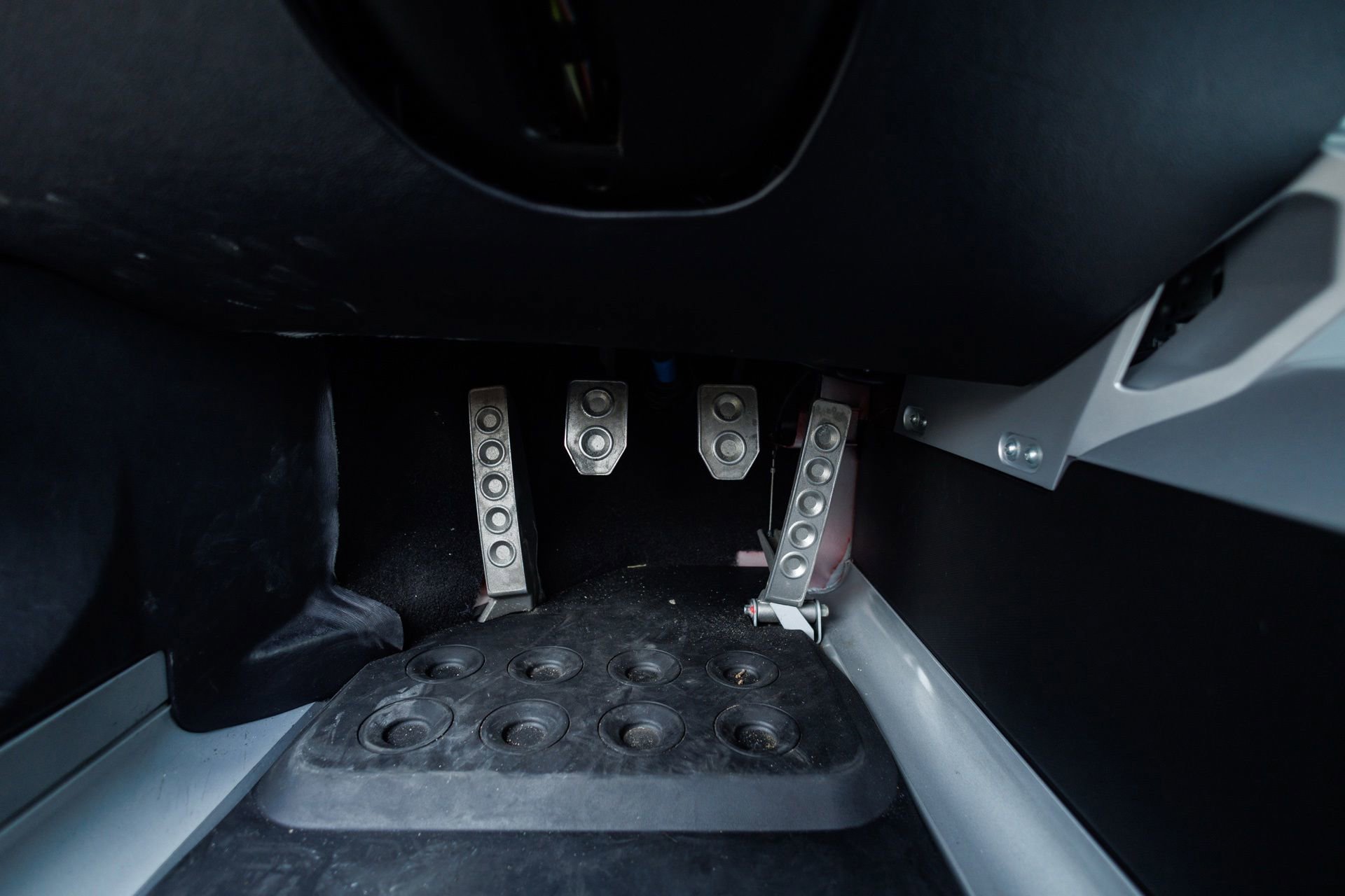 Used 2005 Ford GT RWD image 47