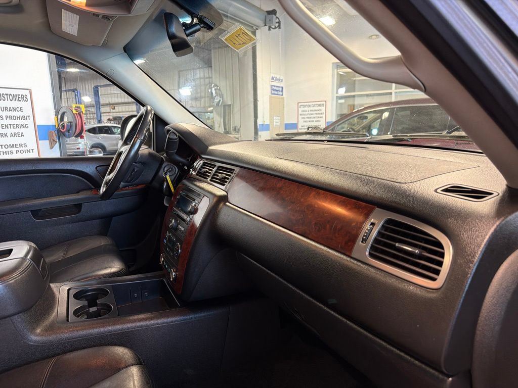 Used 2013 Chevrolet Suburban LT w/ Luxury Package AWD/4WD image 35