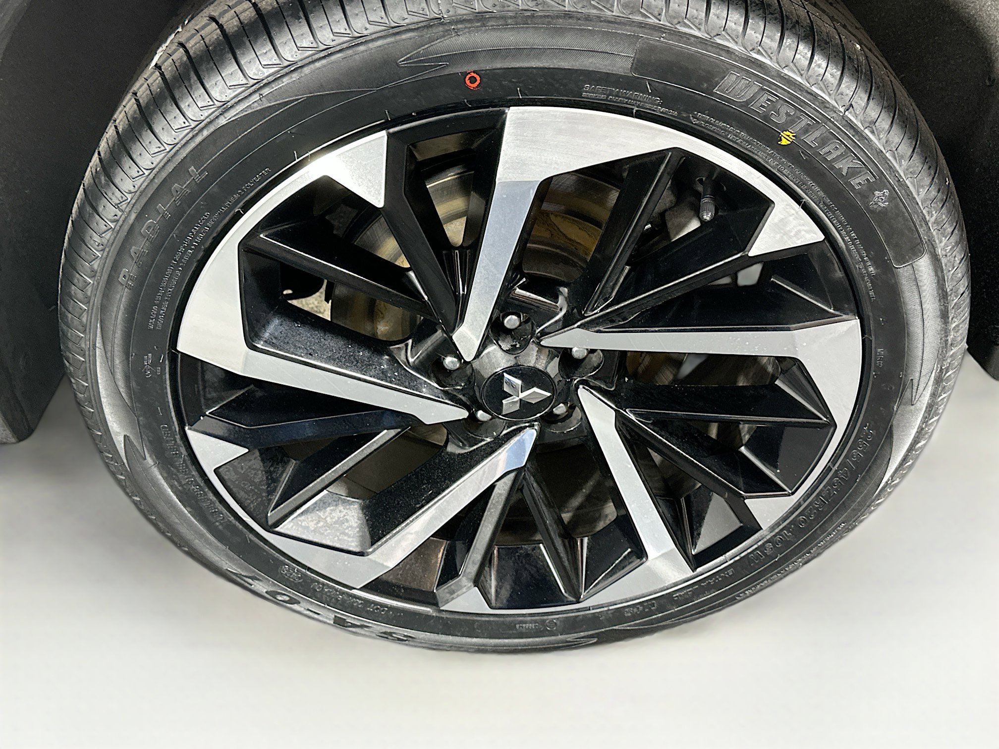 Used 2023 Mitsubishi Outlander SE image 11