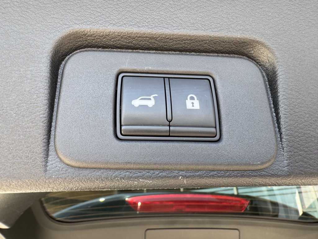Used 2022 Nissan Rogue Platinum w/ Head-Up Display Package image 41