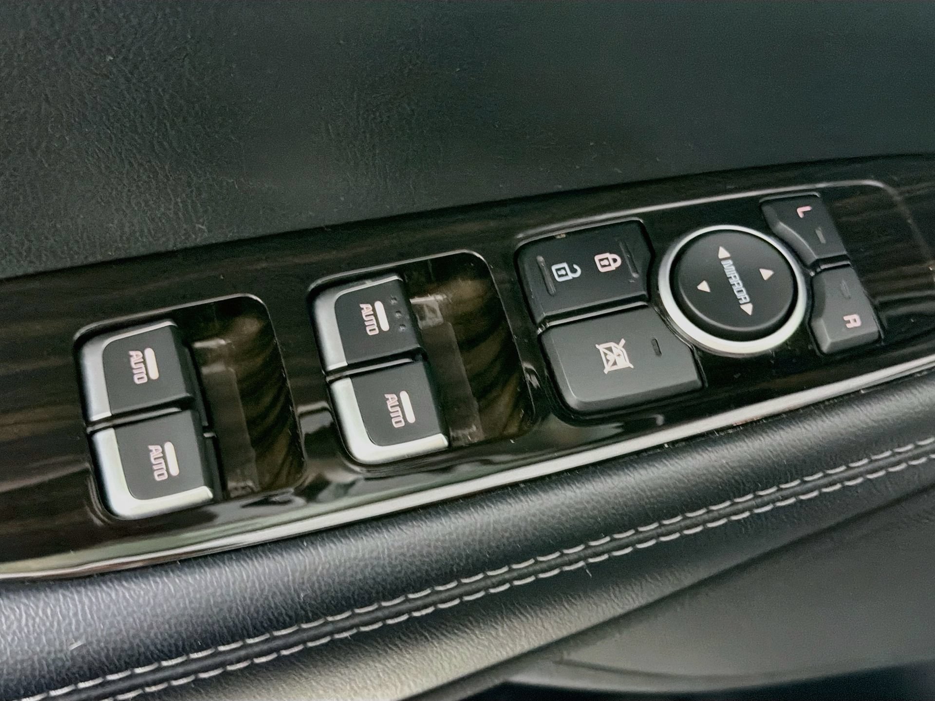 Used 2020 Kia Sorento S FWD image 17